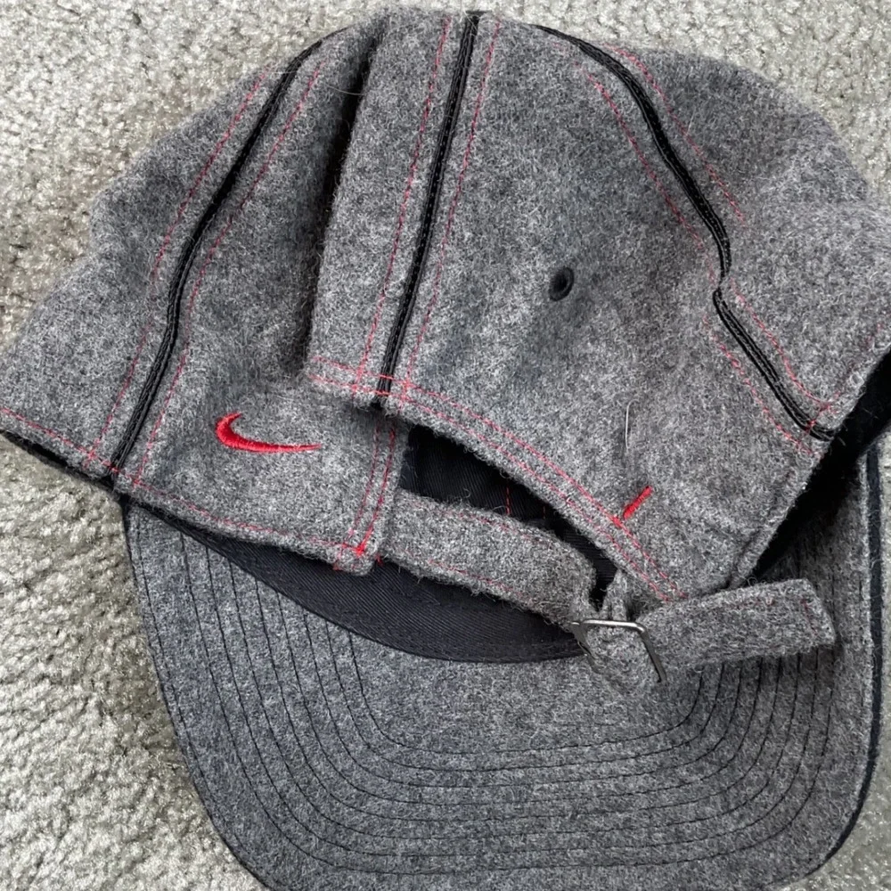 Nike Wool Baseball Cap Mens OSFM Grey Excellent‎ Red Embroidered Swoosh Hat